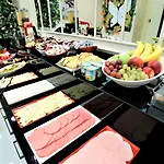 Omma 3*